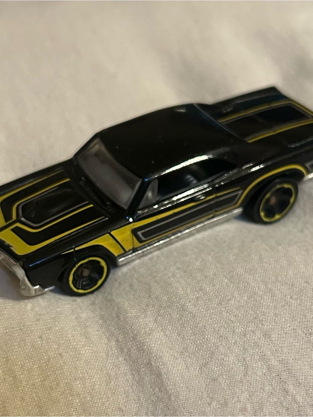 Loose Hot Wheels 2017 Muscle Mania '67 Pontiac GTO with Yellow Stripes